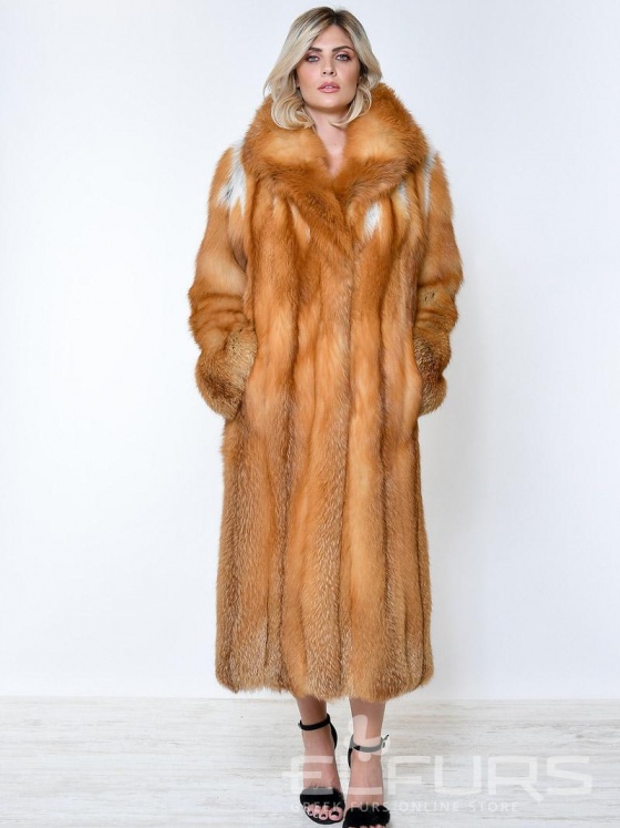 Пальто из меха рыжей лисы