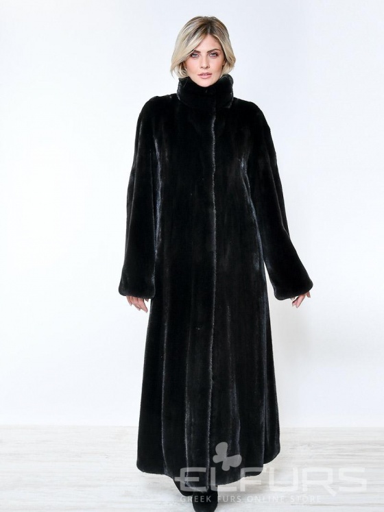 Приталенное пальто из черной норки